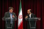 Irans topforhandler, Javad Vaeedi (th.) og IAEA's generaldirektør, Olli Heinonen, fortæller på et pressemøde, at de er enige om Irans fremtid på atomområdet. 