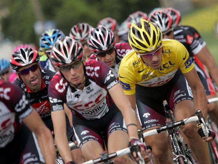 Fabian Cancellara har haft førertrøjen siden i lørdags. Men nu er det slut, spår CSC´s sportsdirektør. 