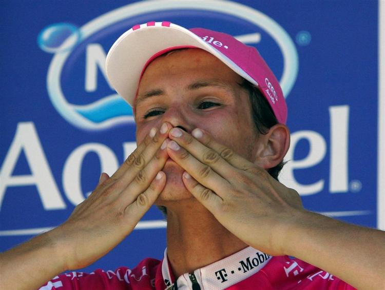 Linus Gerdemann var overlykkelig over sin sejr.Foto: Ena Christophe/AP 