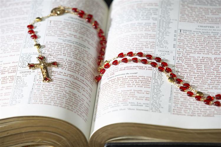 Flere end 500 personer i Californien har fået en erstatning på over 3.5 mia. kroner som kompensation for seksuelle overgreb af den katolske kirke 