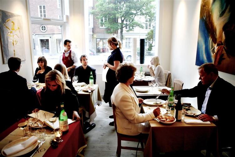 FAMO 51 på Gammel Kongevej holder ferie hele juli måned. 