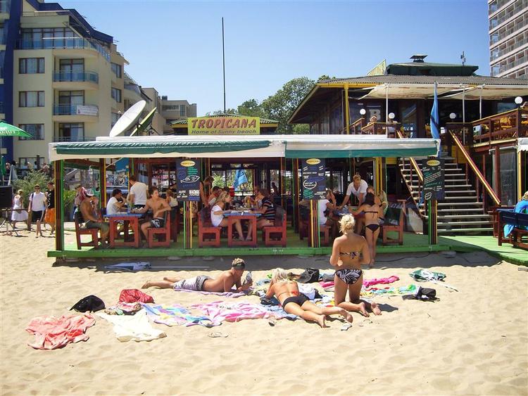 Hverken Sunny Beach (på billedet) eller andre ungdomsdestinationer gør sig specielt bemærket i voldtægtsstatistikken. 