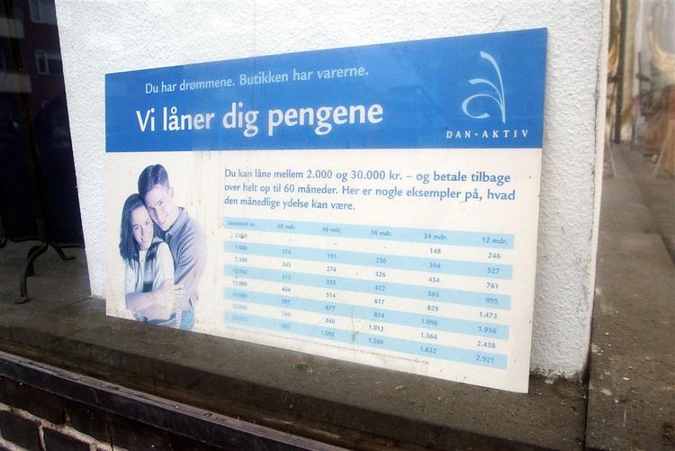 »Dan-Aktiv låner dig helt op til 40.000,- uden overflødige spørgsmål og på ganske kort tid«, skriver firmaet på sin hjemmeside. De skriver ikke, at du skal betale over 70.000 kroner tilbage for ovennævnte lån. 