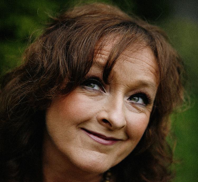 Snart er det slut med masser af plads for Kirsten Lehfeldt. I morgen skal hun i forbindelse med &rsquo;Glade dage&rsquo; ned og sidde i en jordbunke. 