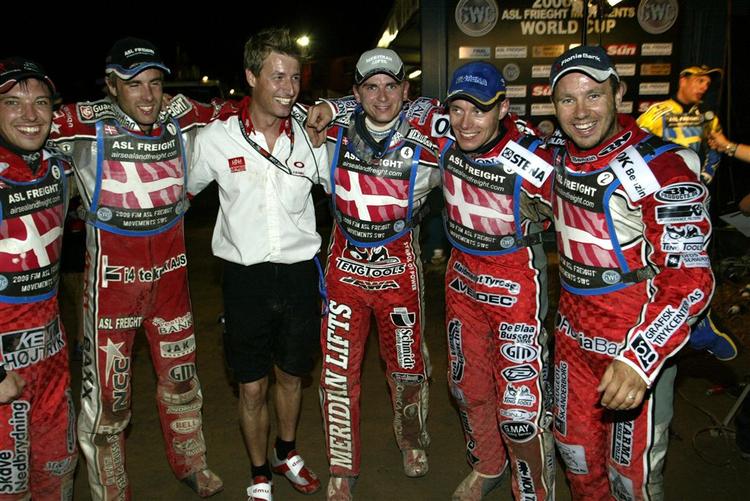 Danmarks 12. titel i holdspeedway blev sidste år sikret landstræner Jan Færchmanns (i hvidt) hold bestående af Charlie Gjedde, Niels Kristian Iversen, Hans Andersen, Bjarne Pedersen og Nicki Pedersen. 