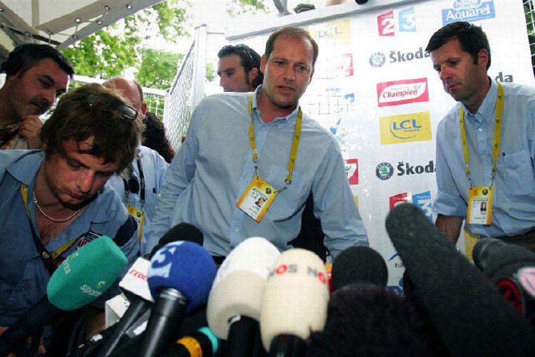 Tour de France-løbs- direktør Christian Prudhomme står bag Michael Rasmussen i Touren, selv om han er udelukket fra VM og OL. Foto: Alessandro Trovati