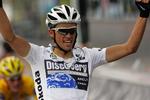 Discoverys un ge komet Alberto Contador snuppede etapen foran Michael Rasmussen. 