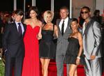 Værterne og aftenens hovedpersoner ankom samtidig til den celebre fest i Los Angeles: Tom Cruise, Katie Holm, Victoria og David Beckham, Jada Pinkett Smith og Will Smith. 