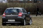 Skift farve på nummerpladen og få bilen omtrent til det halve. BMW er klar med den lille 1-serie på gule plader i løbet af efteråret. 
