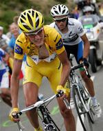 Michael Rasmussen forudser, at dagens monsteretape med fem bjergspurter, bliver et opgør mellem ham og Contador. 