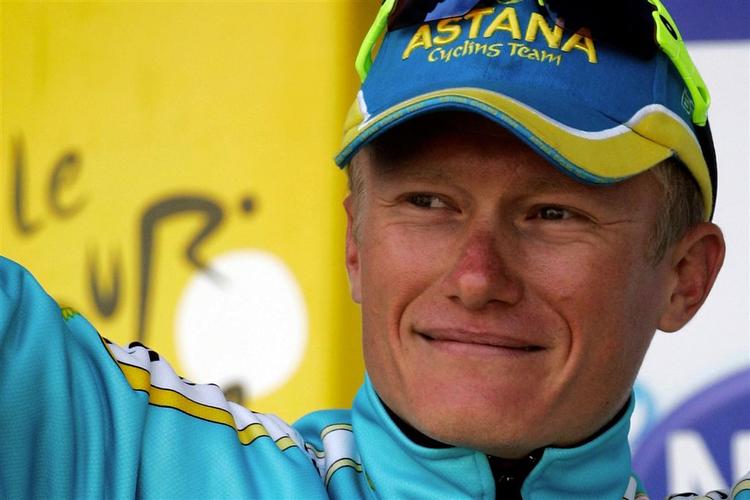Vinokourov føler sig forfulgt og hævder sin uskyld. Lægerne mener, at der simpelthen var for meget blod i hans lår - derfor den positive doping-test. 