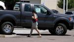 Ford har i årevis baseret en stor del af sin indtjening i USA på pickupmodellen F-150, som ses her. Kunderne er begyndt at gå efter mere økonomiske biler - og den slags har Ford ikke så mange af i USA. 