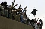 Hundredevis af radikale muslimer demonstrerede ved Den Røde Moske i Islamabad i dag. 