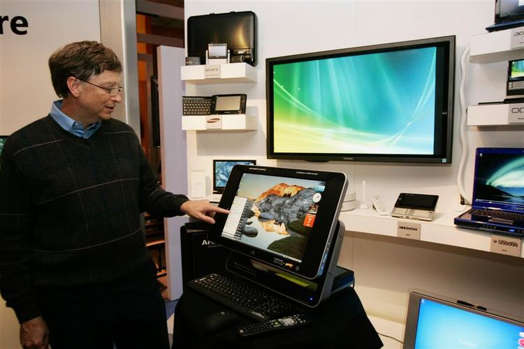 Direktør i Microsoft Bill Gates, da han tidligere på året præsenterede det nye styresystem Vista. 