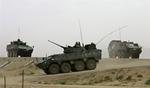 Nato-styrker patruljerer ved Ghazni, i nærheden af, hvor sydkoreanerne holdes fangen. 