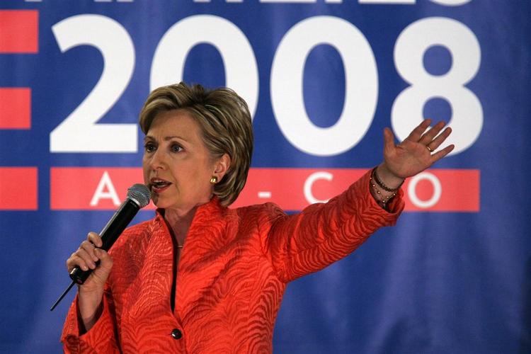 »Er du tilfreds med den rolle, som du har valgt til dig selv?«, spørger Hillary Clinton sin penneven i 1966. 
