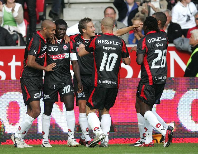 Midtjysk jubel efter Baba Collins' scoring til 2-0. 