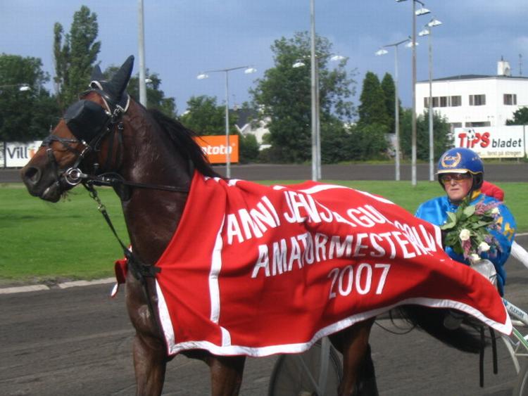 Kipketer og Hans-Henning Kristoffersen efter sejren. 