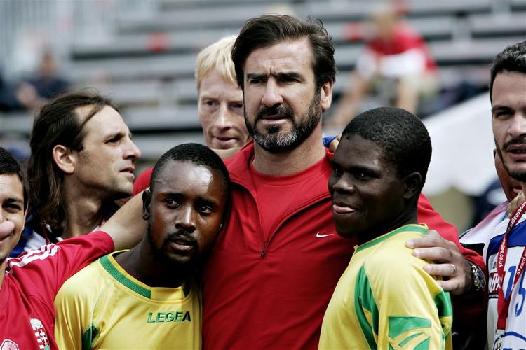 Den tidligere Manchster United-stjerne Eric Cantona er på besøg ved VM for hjemløse i København, 