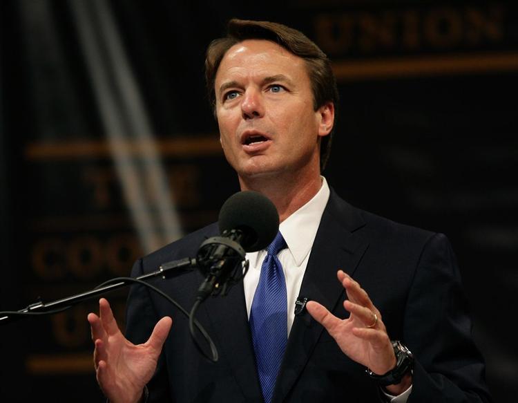 John Edwards vil have en hårdere linje mod Saudi-Arabien. 