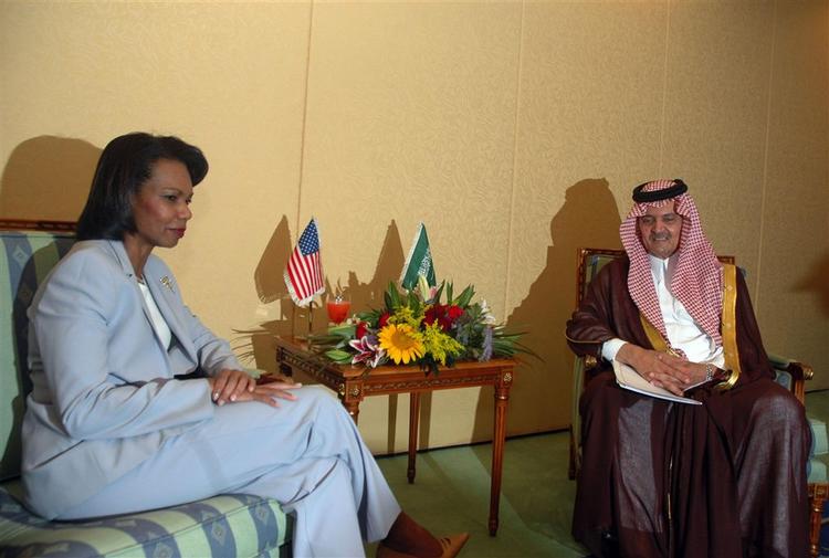 Den amerikanske udenrigsminister Condoleezza Rice opfordrer til mere dialog mellem Israel og Palæstina. 