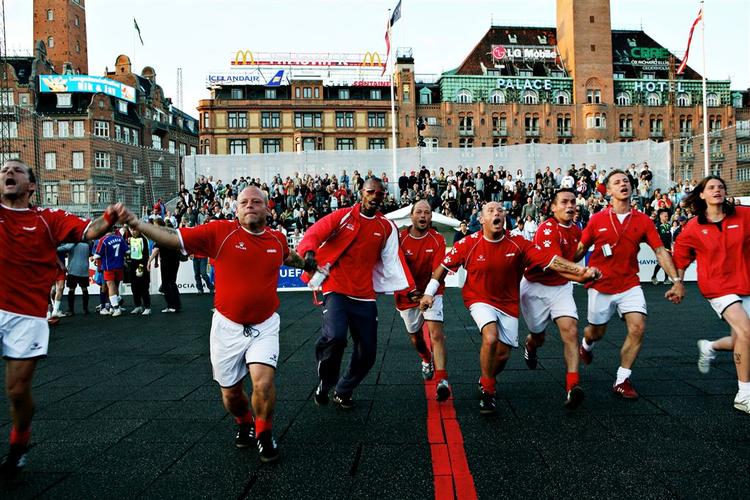Danskerne er videre ved VM. Kvartfinalemodstanderen er endnu ikke fundet, men danskerne skal møde en af turneringens favortitter 