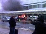 Bil kørte ind i Glasgow lufthavn og eksploderede