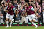 Carlos Tevez skal efter al sansynlighed score mål for Manchester United i næste sæson. 