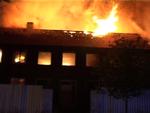 Det var svært for brandvæsnet at få bugt med de store flammer i nat, og bygningen endte da også med at blive total-udbrændt 