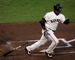Barry Bonds slår rekorden. 