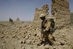 Britisk soldat på patrulje i Helmand. 