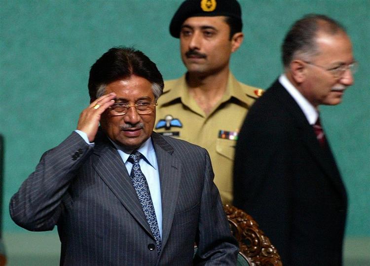 Trods uroligheder i landet afviser Paktistans præsident Musharraf at indføre undtagelsestilstande. 