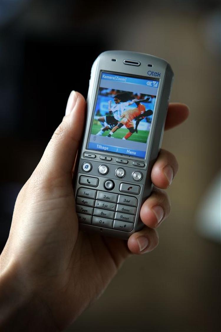 Fordelen for annoncørerne ved pop-ups er, at de kan nå brugerne, selv om de ikke går på internettet med mobilen. 
