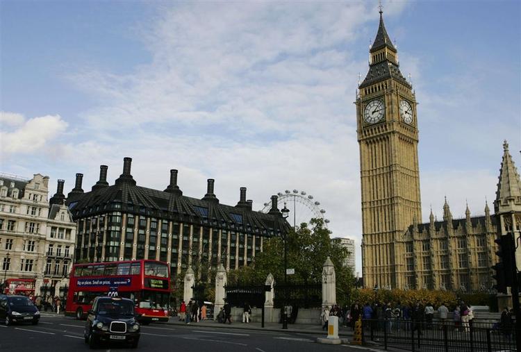 Big Ben skal sættes i stand forud for det berømte urs 150 års jubilæum i 2009. 