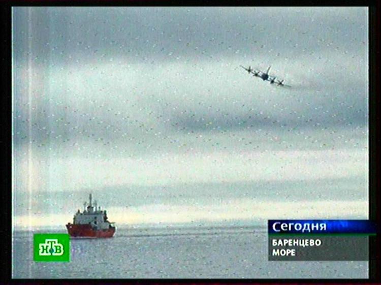 Det russiske videnskabelige fartøj Akademik Fyodorov får besøg af et NATO-fly i Barentshavet, på vej mod Nordpolen og opgaven med at bevise kravet på Nordpolen. 