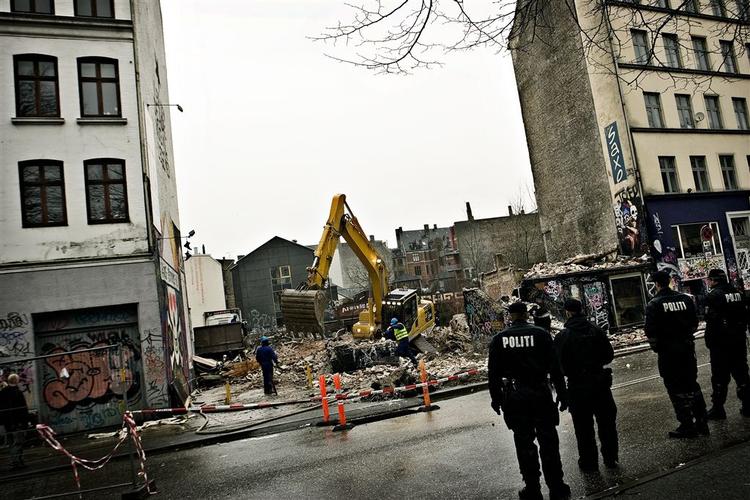 Hullet på Jagtvej 69 på NØrrebro i København, hvor Ungdomshuset lå. 