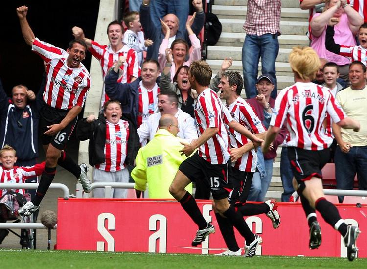 Sunderland's Michael Chopra,  til venstre,  fejrer sin scoring i kampens sidste minut. 