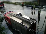 Store mængder vand spærrede flere motorvejsafkørsler i hovedstadsområdet i går. Her er det Holbækmotorvejen ved Folehaven. 