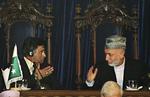 »Vores samfund står ansigt til ansigt med en stor trussel fra en lille minoritet, der skaber vold og tilbagegang«, siger den pakistanske præsident Pervez Musharraf på fredsrådet i Kabul 
