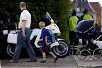 Forældre risikerer en bøde eller et klip, hvis de ikke holder sig inden for færdselsloven, når der i de kommende dage er trafikkontrol ved landets folkeskoler. Her et billede fra et tidligere år. 