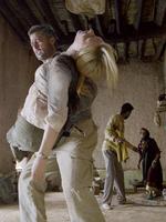 Brad Pitt Og Cate Blanchett spiller et amerikansk ægtepar, som kommer galt afsted. 
