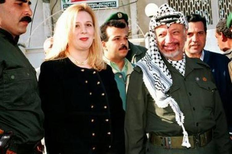 Suha Arafat i selskab med Yassir Arafat. 
