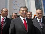Abdullah Güls (forrest) kandidatur til præsidentposten har atter medført protester fra oppositionen. 