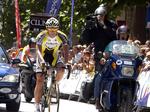 Tinkoff-rytteren Ignatiev krydser målstregen som den første etapevinder i Vuelta a Burgos. 