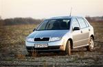 Skoda Fabiar har en konstruktionsfejl i dørene, der kan føre til, at vandet fosser ind i døren, når det regner, og senere ender i bunden af kabinen. 
