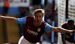 Trods sin fatale sæsonstart får Martin Laursen roser af sin svenske forsvarsmakker i Aston Villa, Olof Mellberg. 