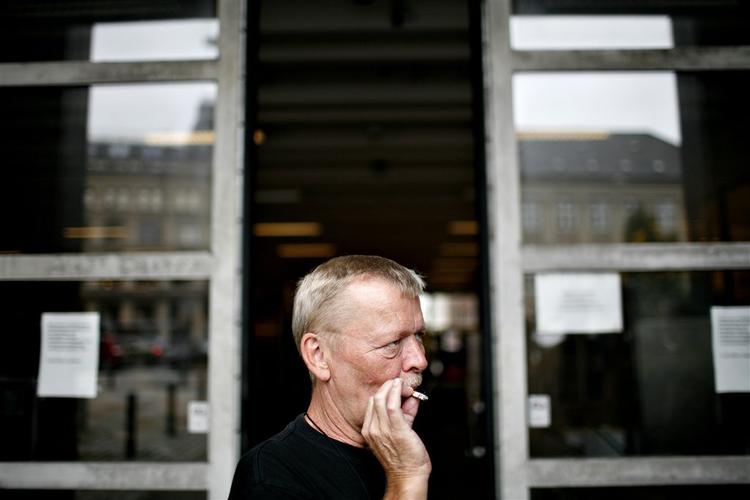 Tage Mikkelsen har røget i 39 år og scenetekniker på Det Kongelige Teater 