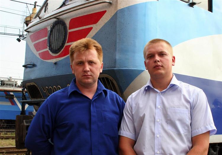 Dagens helte i Rusland: Aleksej Fedotov (tv)og hans assistent Andrej Ivanov. De reddede 230 passagerer fra terrordøden. 