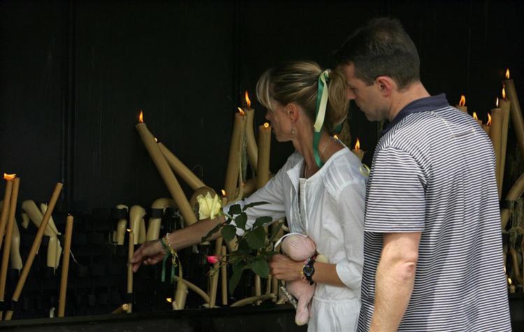 Madeleines forældre kan ånde lettede op over, at blodsporene i deres ferielejlighed ikke stammer fra datteren. 