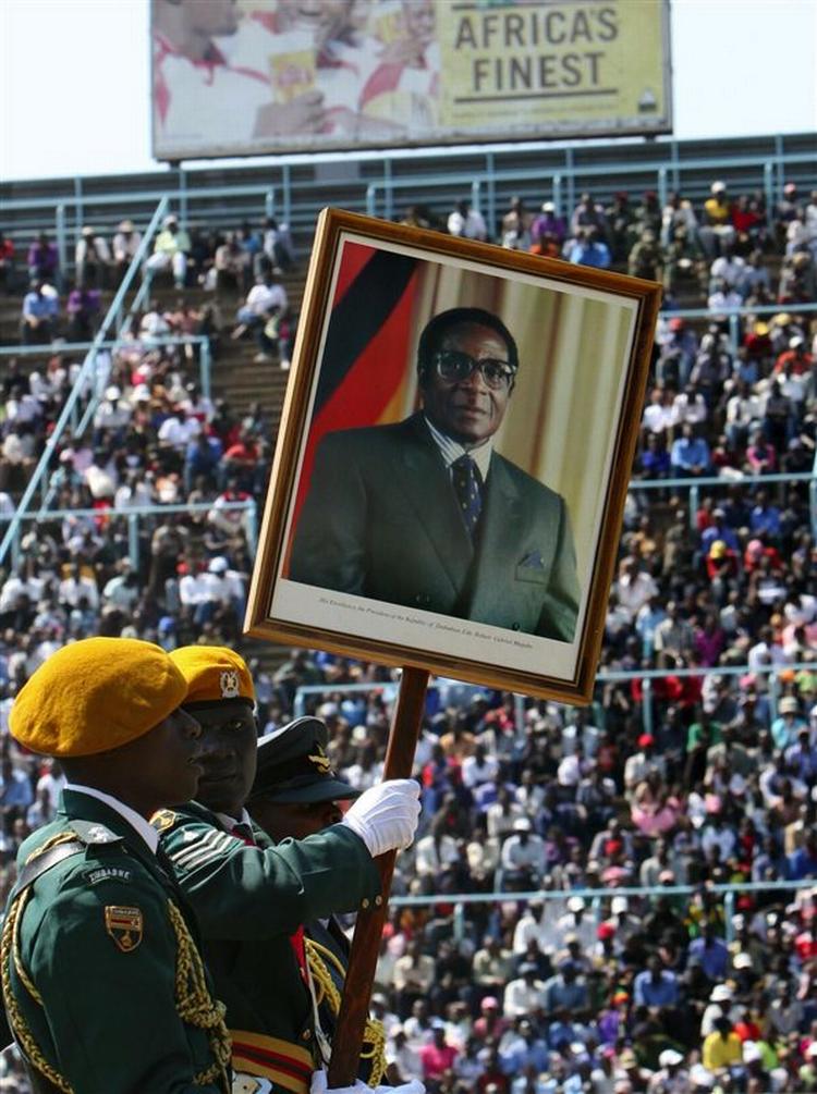 Mugabe blev hyldet på mødet i Lusaka. 
